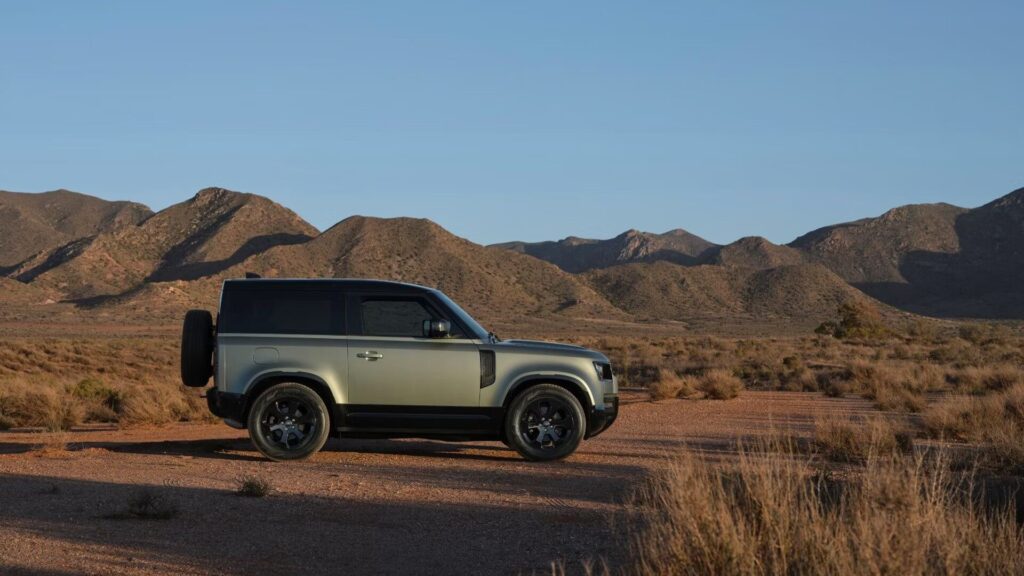 Land Rover Defender 2025