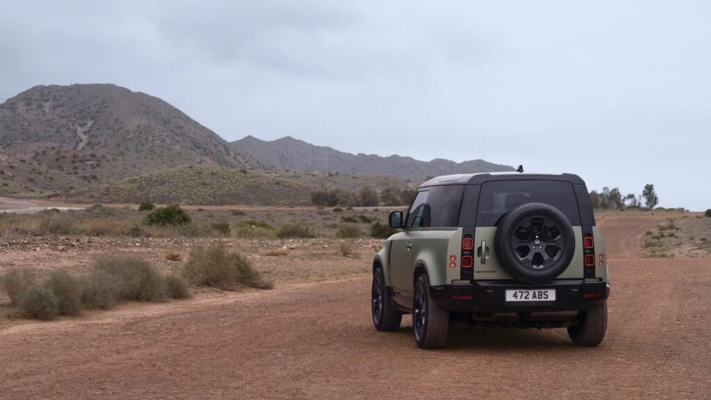 Land Rover Defender 2025