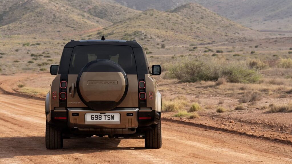 Land Rover Defender 2025