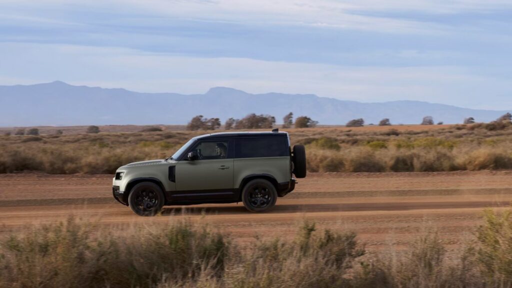 Land Rover Defender 2025