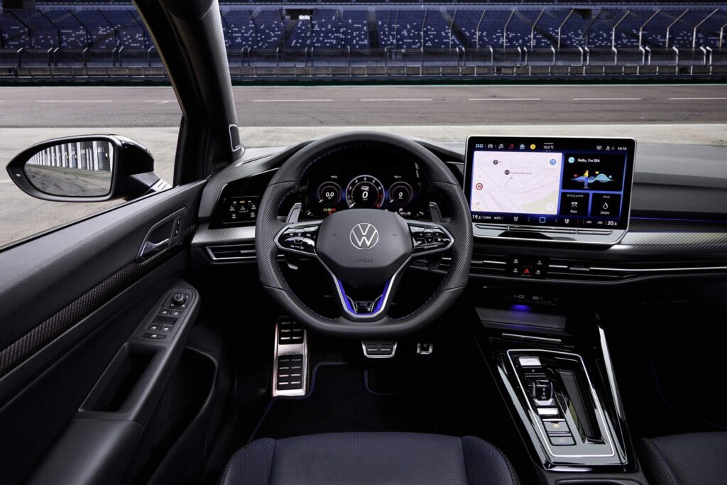 Novo Golf R Black Edition 2025 interior