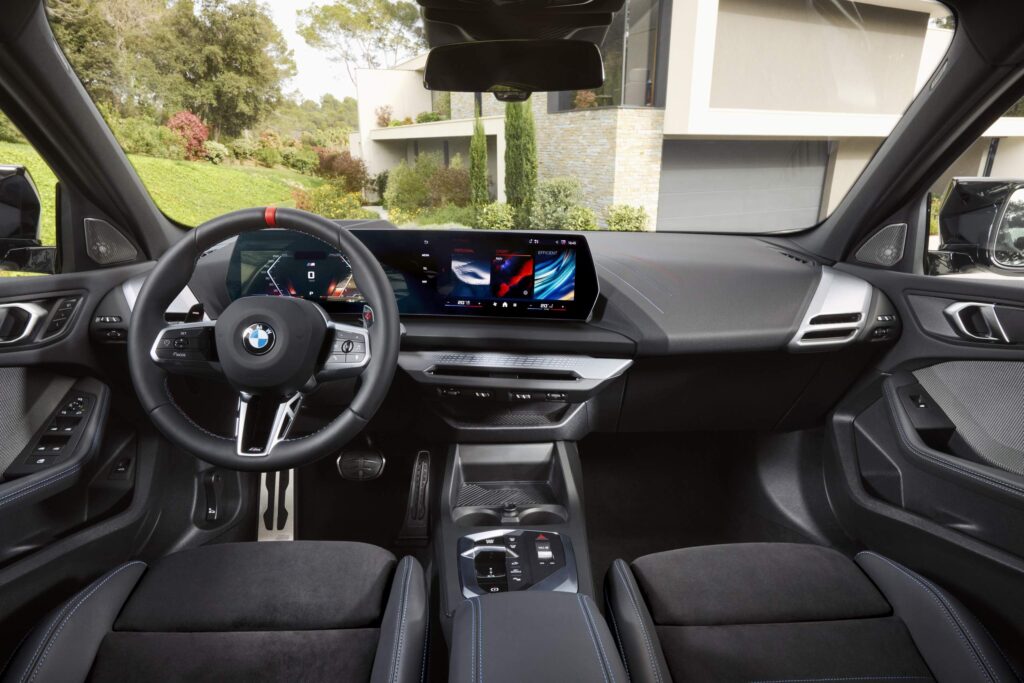 Nova BMW M135 xDrive no Brasil