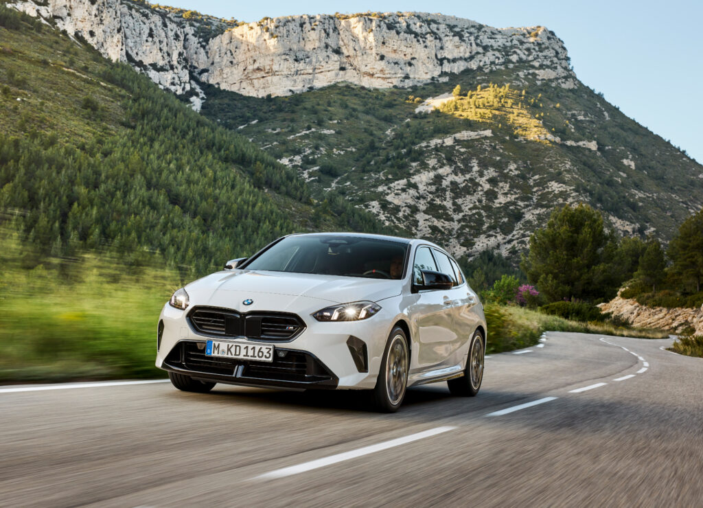 Nova BMW M135 xDrive 2026 no Brasil