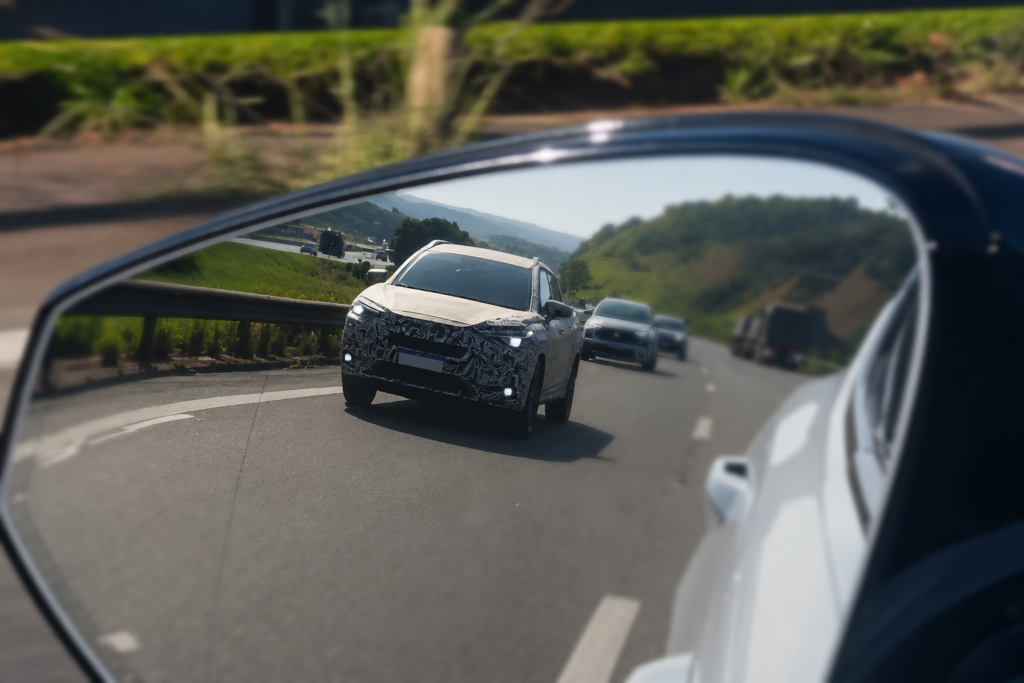 Picape Toyota Flagrada em Testes